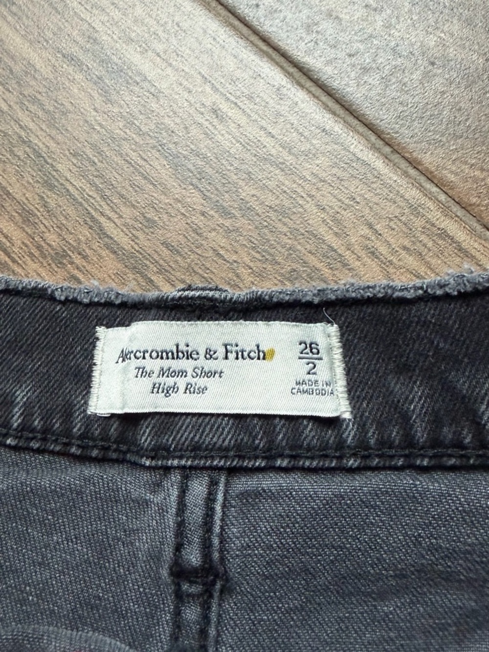 Abercrombie High Rise Mom Short - Picture 3 of 6